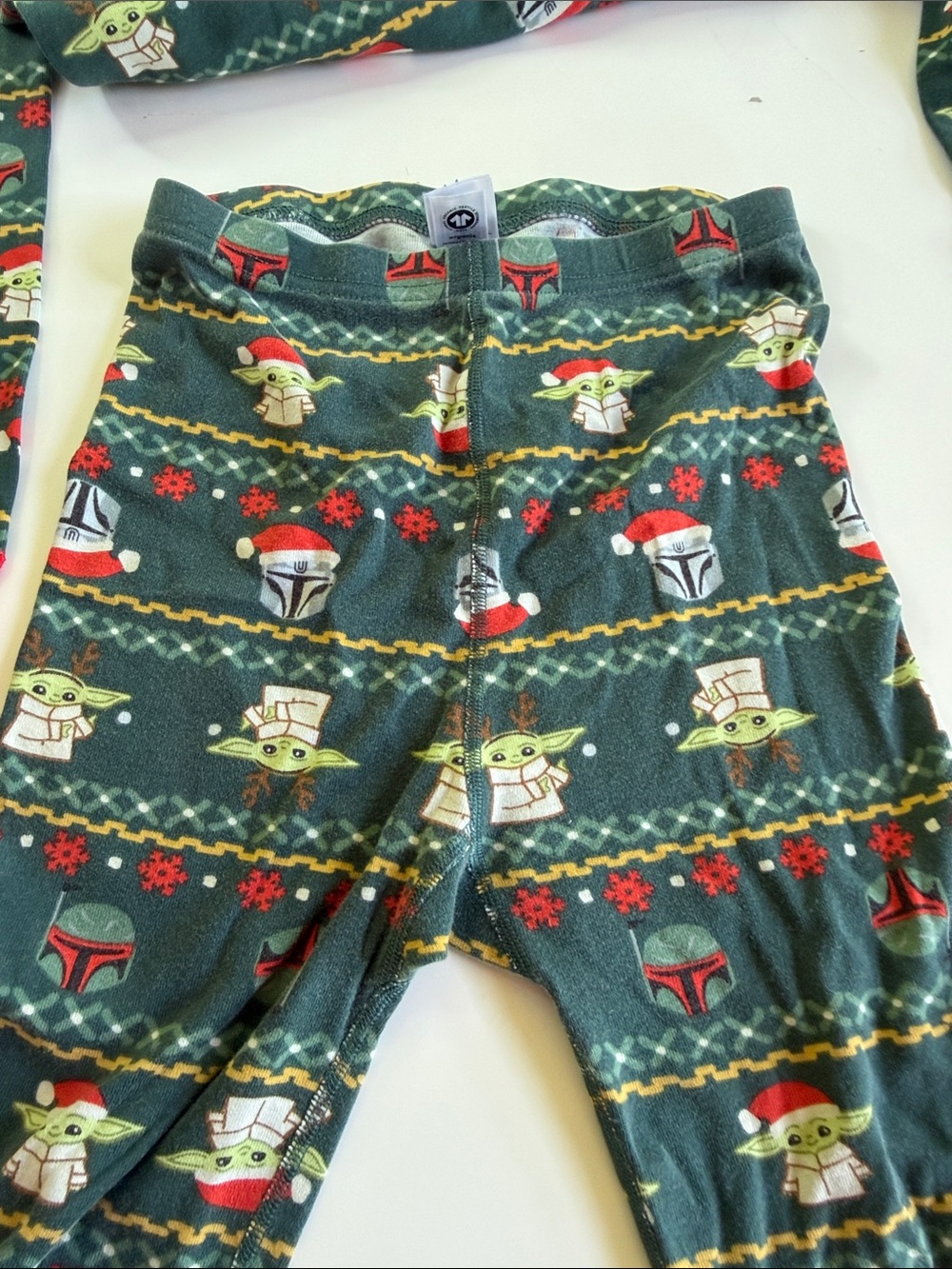 Kids Green Star Wars The Mandalorian Holiday Pajama Set - Picture 5 of 5